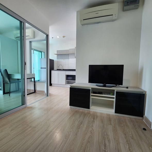 bedroom and room interior of Aspire Ngamwongwan
