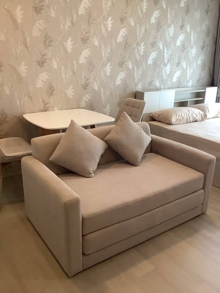 bedroom and living room of Aspire Onnut Station