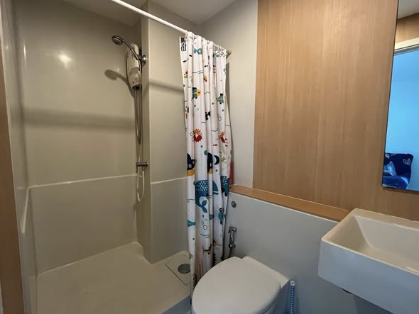 bathroom of Aspire Sathorn – Tha Phra