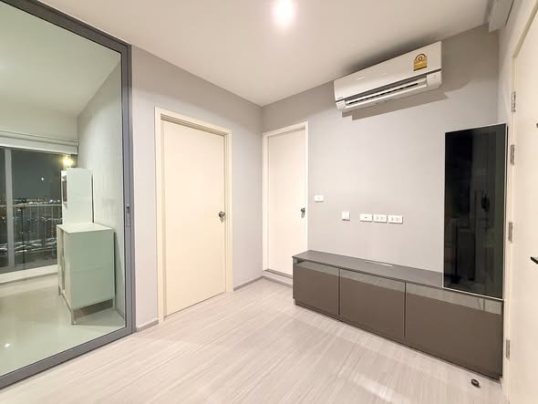 room interior of Aspire Sathorn-Ratchaphruek
