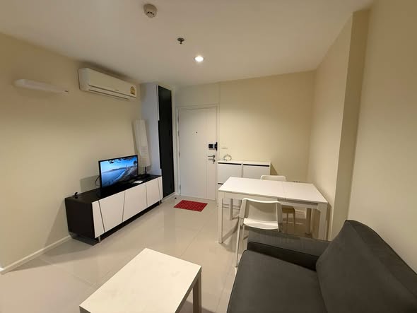 bedroom and living room of Aspire Sukhumvit 48