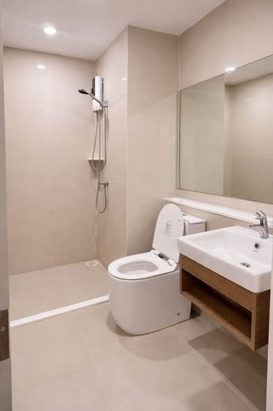 bathroom of Aspire Sukhumvit-On Nut