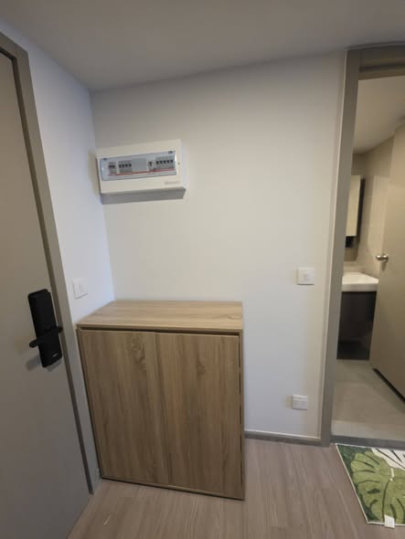 room interior and bathroom of Aspire Sukhumvit-Rama 4