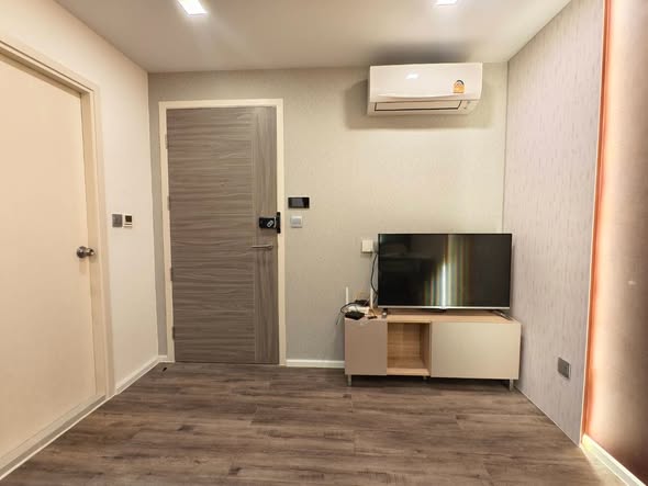 bedroom and room interior of Atmoz รัชดา-ห้วยขวาง คอนโด