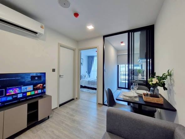 living room and room interior of Atmoz Palacio Ladprao Wanghin | แอทโมซ พาลาซิโอ ลาดพร้าว วังหิน