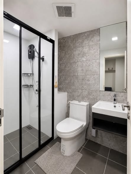 room interior and bathroom of Atmoz Tropicana Bangna