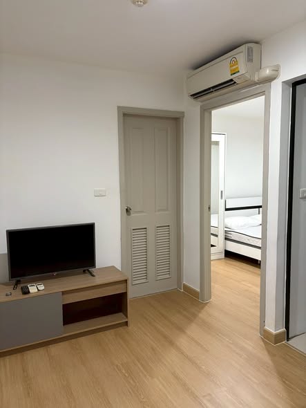 bedroom and room interior of B-Loft Sukhumvit 115