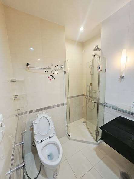 bathroom of Baan Klang Krung Siam-Pathum Wan