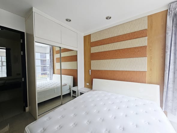 bedroom of Baan Klang Krung Siam-Pathum Wan