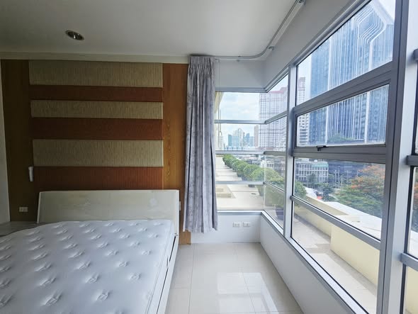 bedroom and room interior of Baan Klang Krung Siam-Pathum Wan