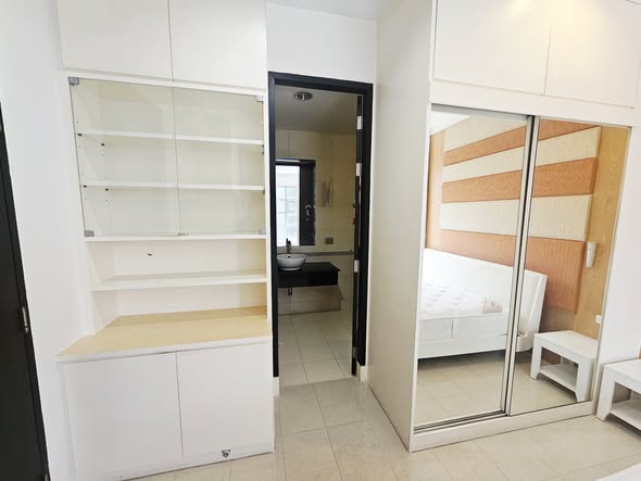 room interior of Baan Klang Krung Siam-Pathum Wan