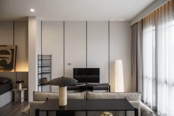 bedroom and living room of Baan Klang Muang Classe Sukhumvit 77