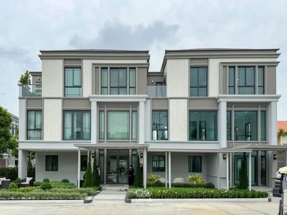 Baan Klang Muang Classe Sukhumvit 77