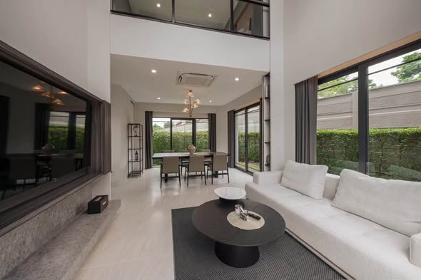 living room of Baan Klang Muang Classe Sukhumvit 77