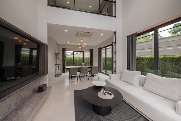 living room and room interior of Baan Klang Muang Classe Sukhumvit 77