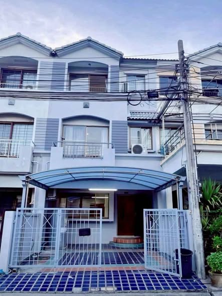 Baan Klang Muang Rama 9 Soi 43