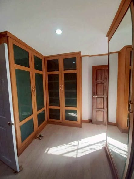 room interior of Baan Klang Muang Rama 9 Soi 43