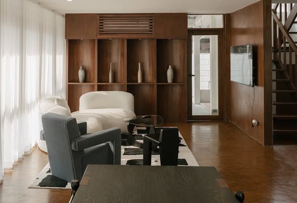living room and room interior of Baan Klang Muang Sathorn – Kallapapruek