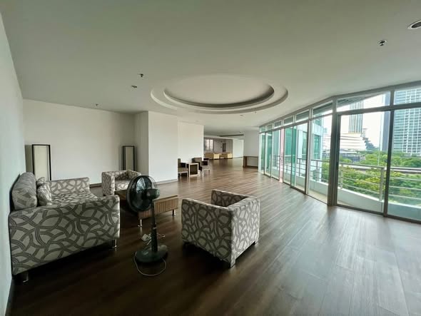 living room of Baan Sathorn Chao Phraya