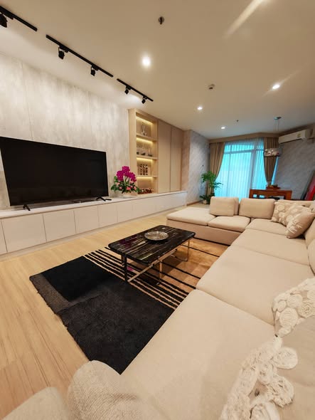 living room of Baan Sathorn Chao Phraya