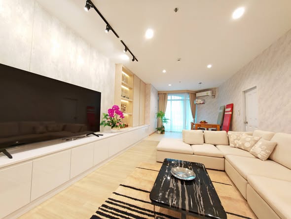 living room of Baan Sathorn Chao Phraya