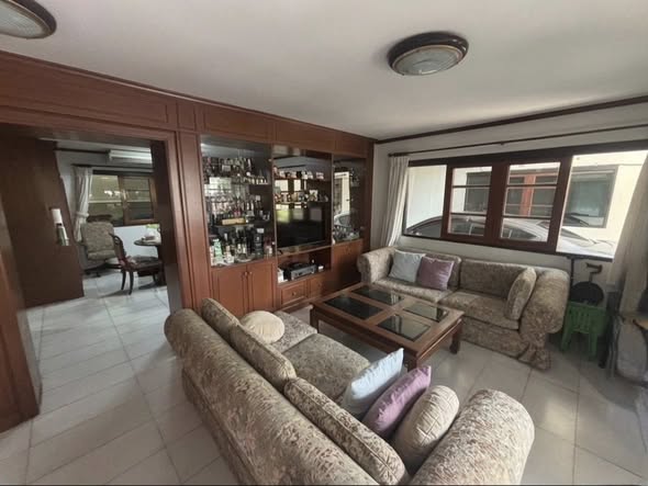 living room of Baan Sukhumvit 18