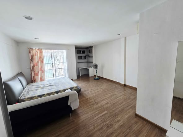 bedroom of Ban Klang Mueang S-Sense Sathorn-Taksin 2