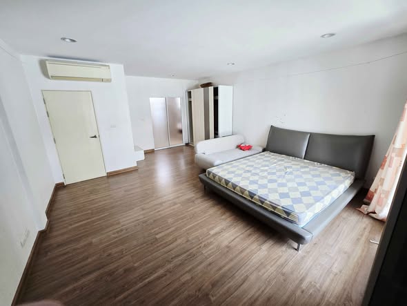 bedroom of Ban Klang Mueang S-Sense Sathorn-Taksin 2