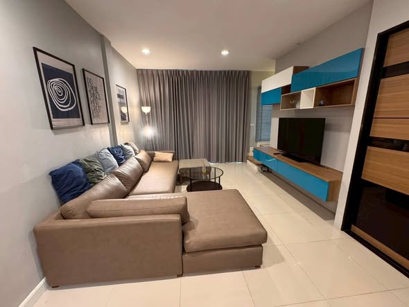 bedroom and living room of Ban Klang Mueang S-Sense Sathorn-Taksin 2