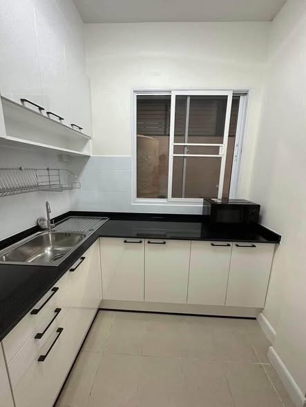 kitchen of Ban Klang Mueang S-Sense Sathorn-Taksin 2