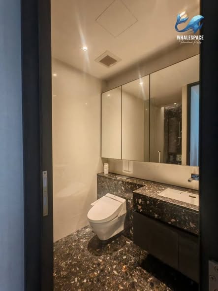 bathroom of BEATNIQ