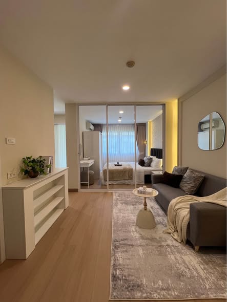 bedroom and living room of ล้านนาเซอร์วิส รับเหมารีโนเวทบ้าน คอนโด
