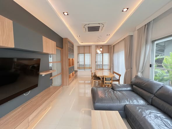 bedroom and living room of หมู่บ้านแกรนดิโอ วิภาวดี-รังสิต