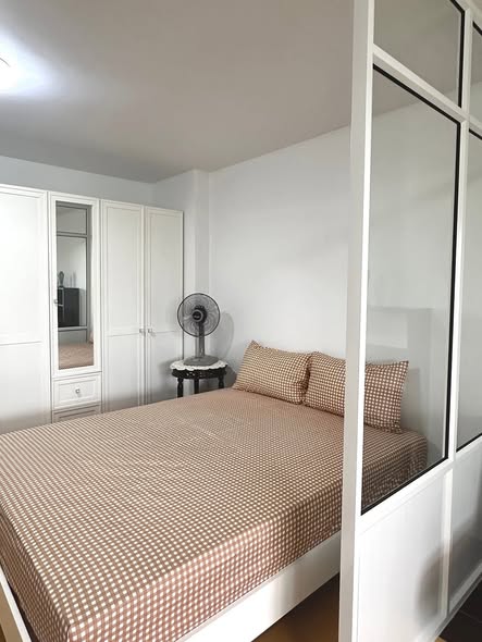 bedroom and room interior of คอนโดฌ็องเซลิเซ่ ศรีสมาน