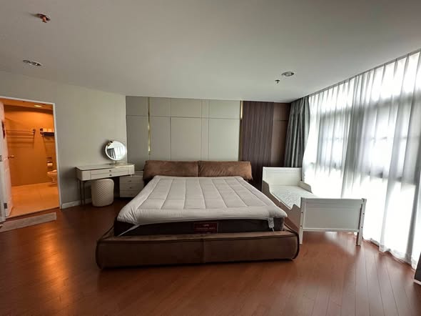 bedroom and room interior of Belle Grand Rama 9