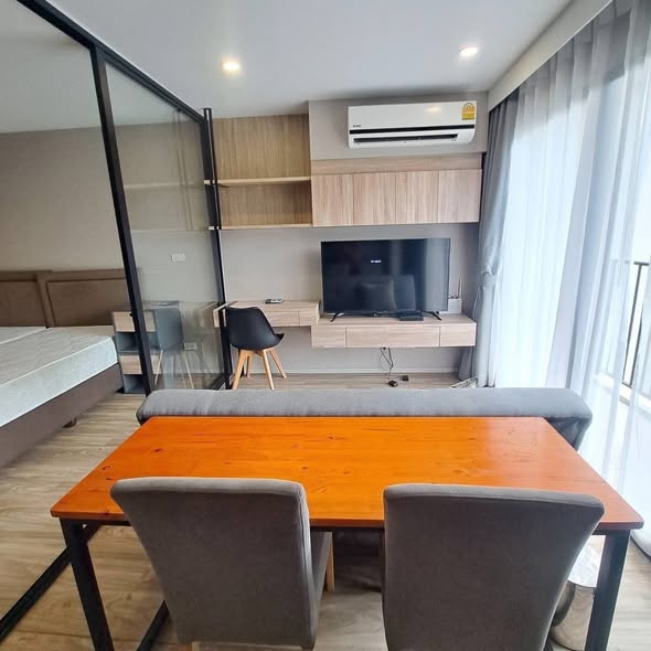 bedroom and room interior of Blossom Condo Sathon-Charoen Rat