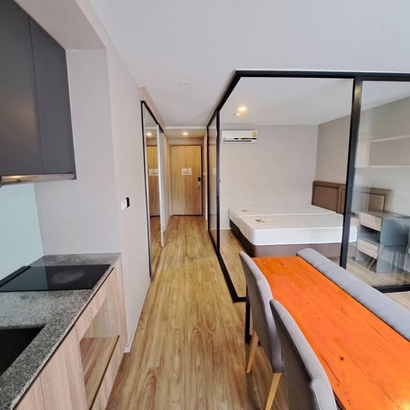 bedroom and room interior of Blossom Condo Sathon-Charoen Rat