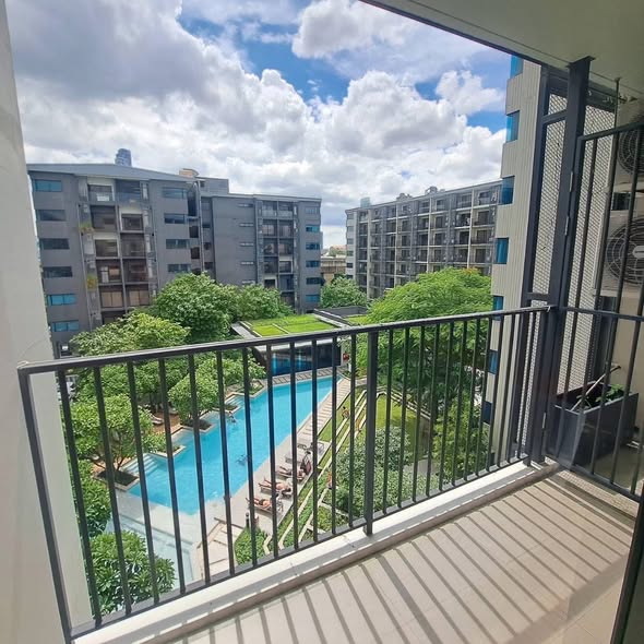 Blossom Condo Sathon-Charoen Rat