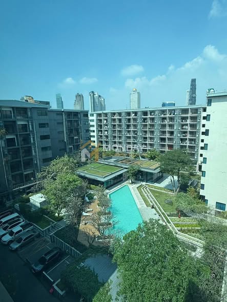 pool of Blossom Condo Sathon-Charoen Rat