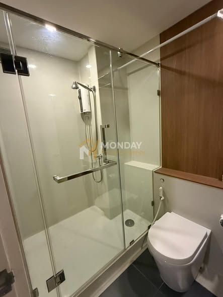 room interior and bathroom of Blossom Condo Sathon-Charoen Rat
