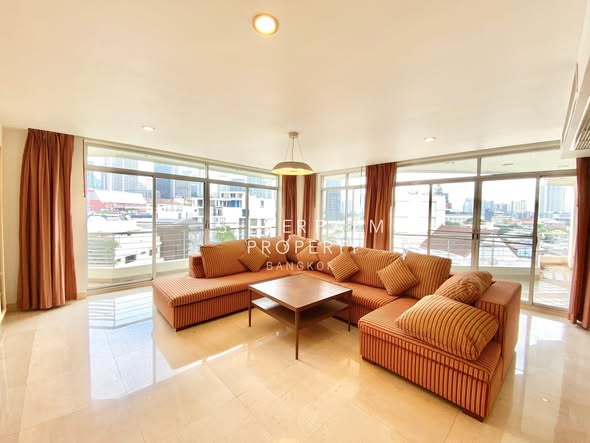 living room of Bright Sukhumvit 24