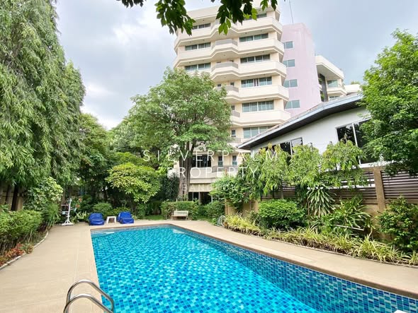 pool of Bright Sukhumvit 24