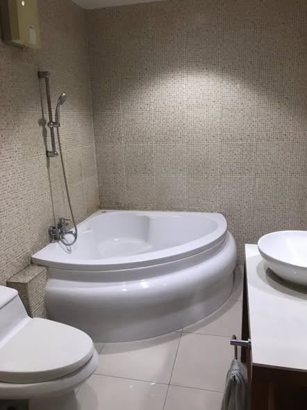bathroom of BRITISH TOWN