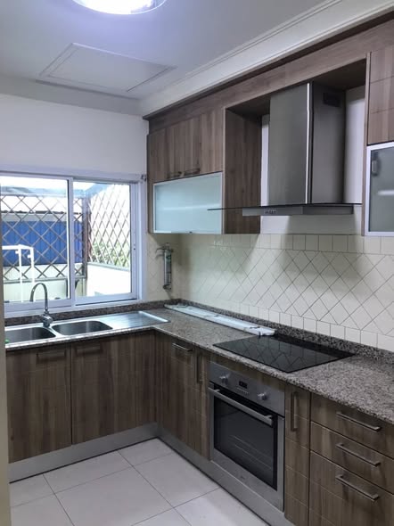 bathroom and kitchen of BRITISH TOWN