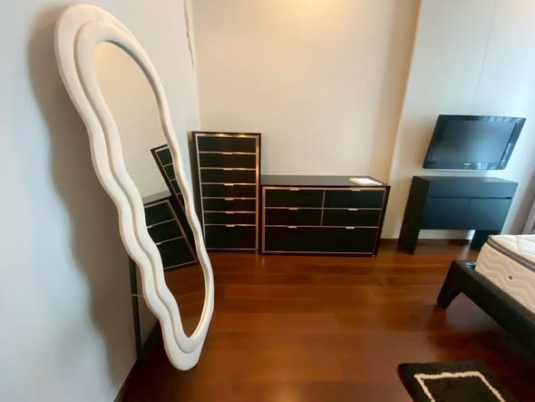 bedroom and room interior of BTS Thong Lor Station
