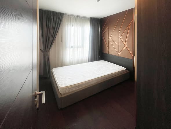 bedroom and room interior of C Ekkamai Condominium