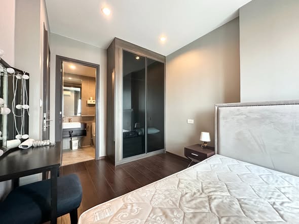 bedroom and room interior of C Ekkamai Condominium