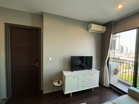 bedroom and room interior of C Ekkamai Condominium