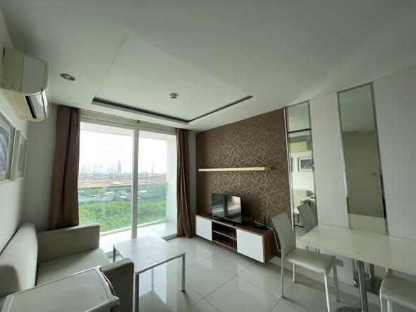 bedroom and bathroom of Café Amazon – อเมซอน สาขาหาดจอมเทียน