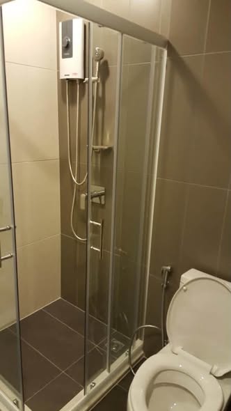 bathroom of Centric Huai Khwang Station